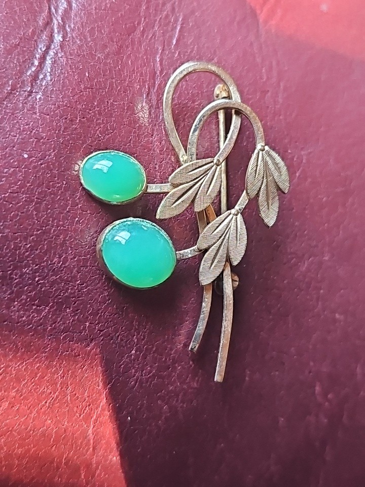 Peking Glass Gold Tone Leaf Brooch Green Cabochon Vintage Mid Century Pin