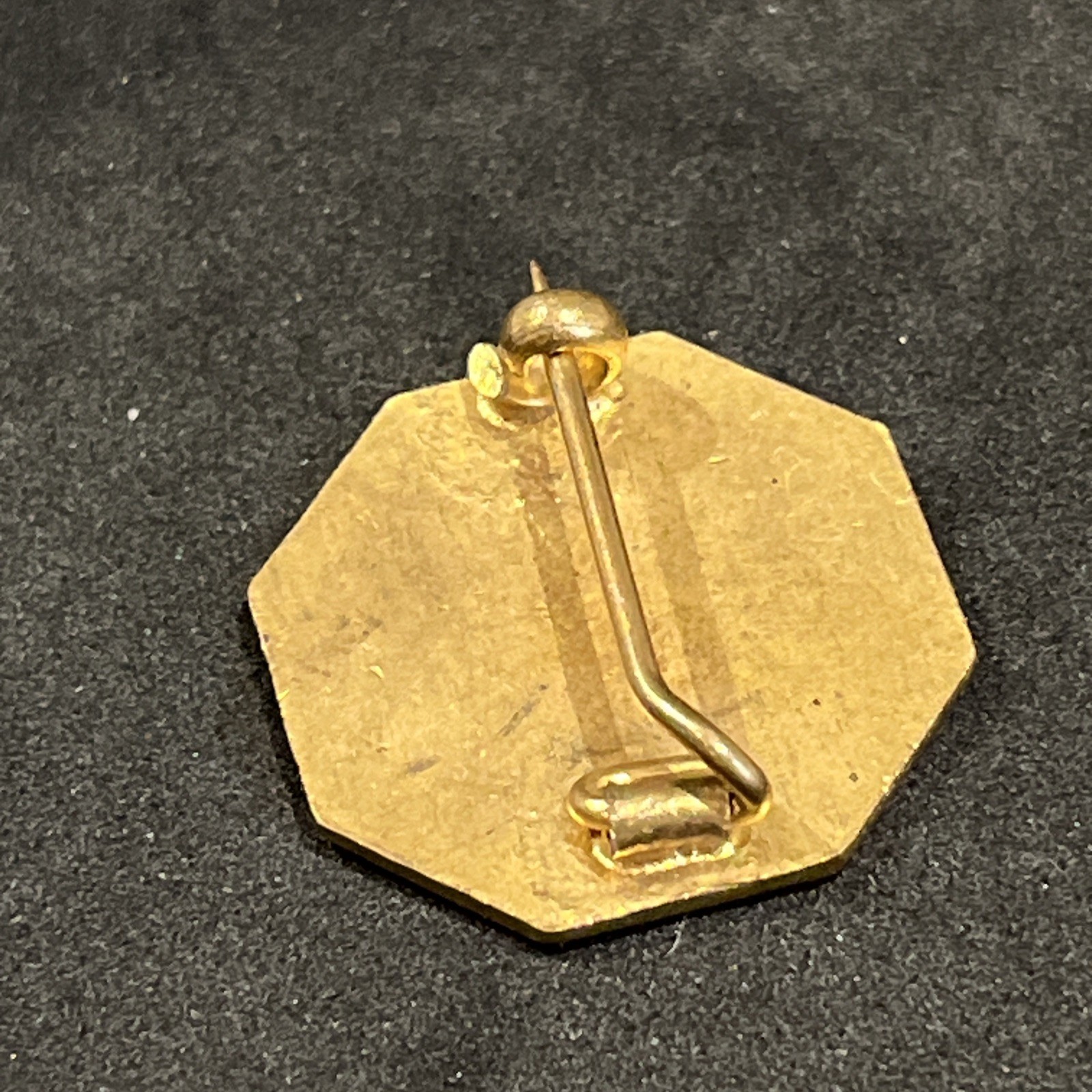 VINTAGE BLUE / RED ENAMEL SCOTTISH DAILY RECORD NEWSPAPER – CHUM CLUB PIN BADGE