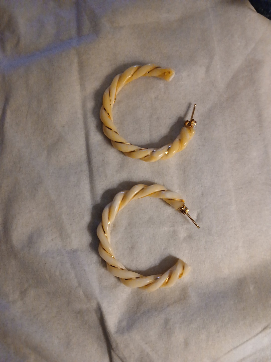 14K Gold Post & Stripe Carved Bakelite Twisted Rope Vintage Earrings