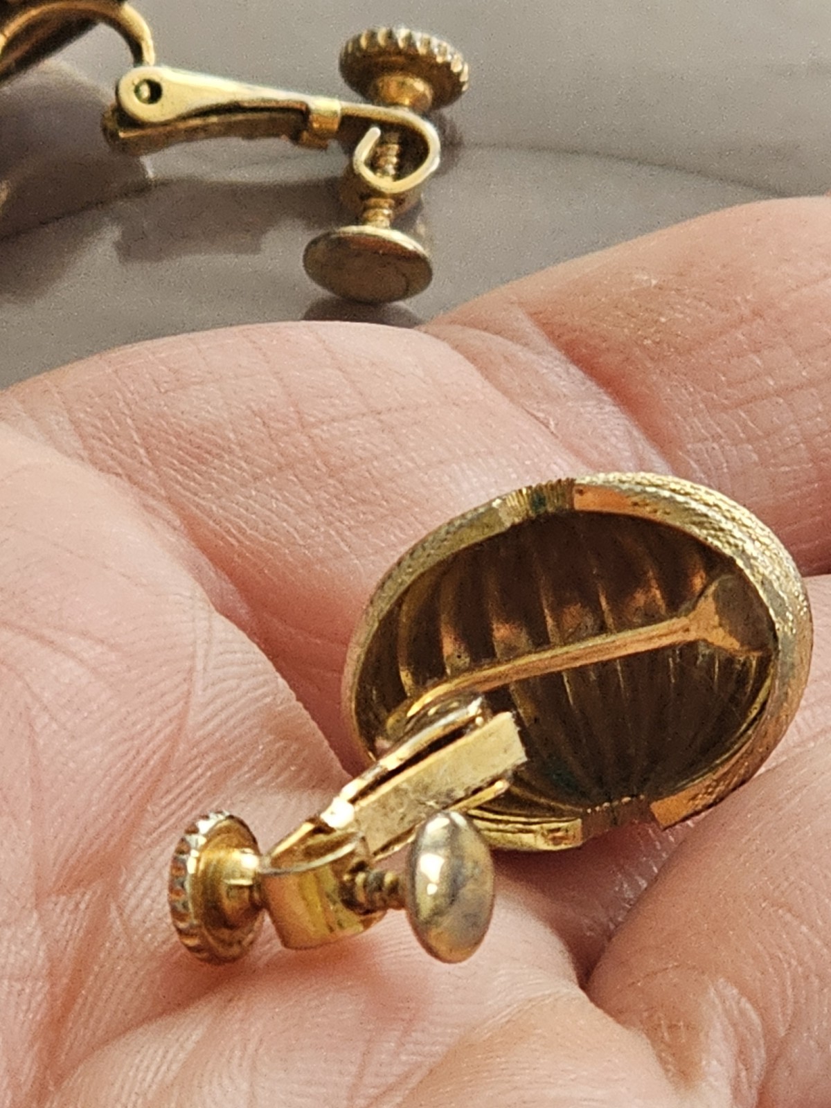 Vintage Adjustable Clip On Earrings In Vendome Armadilla Style. Gold Tone. 1950s