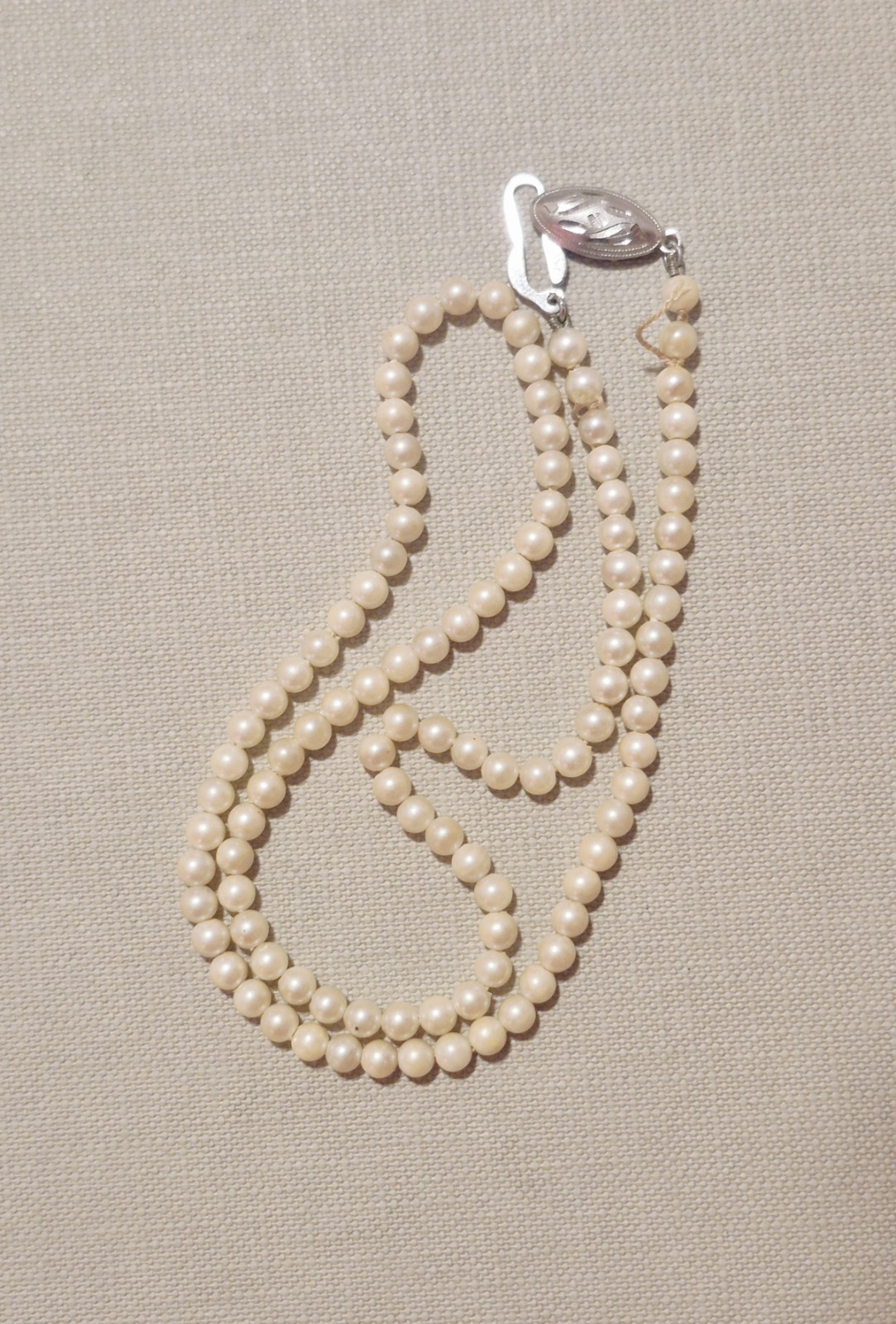 Vintage Mid-Century Faux Pearl Necklace 45cm – Stamped SILVER Clasp Japan