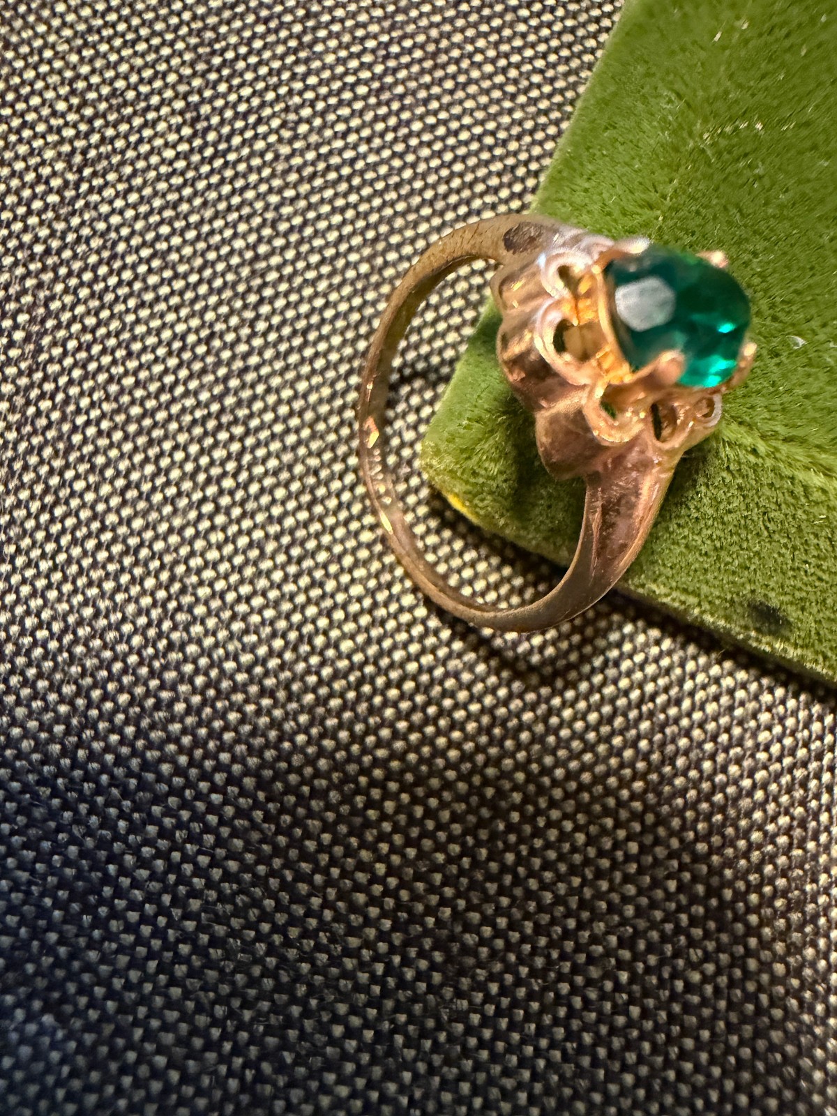 Vintage Sim. Emerald Stamped 10k SOLID Gold Ring Sz 5 May Birth Stone 1.44g
