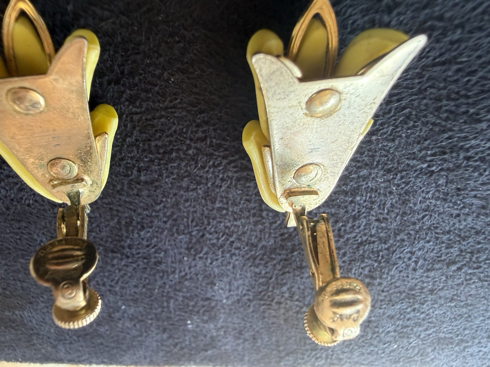 Vintage Pale Yellow Coro Jewelry Set. Necklace , Bracelet , & Screw on earrings