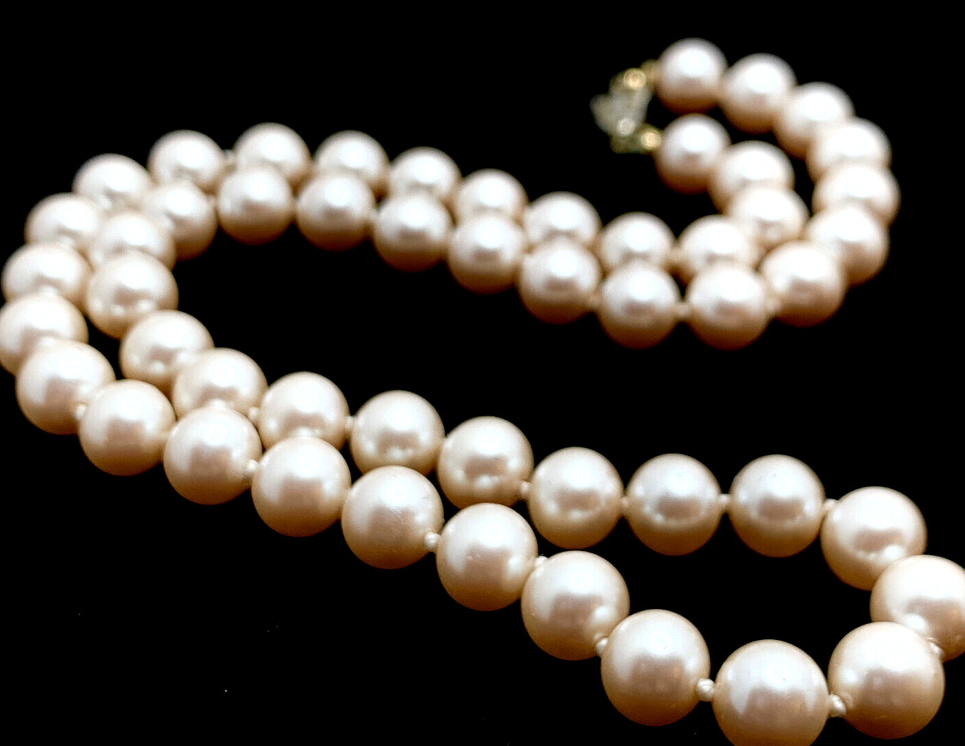 Quality Vtg Faux Glass Pearl Knotted Necklace Champagne 9mm Beads 18″ Heavy 44g.