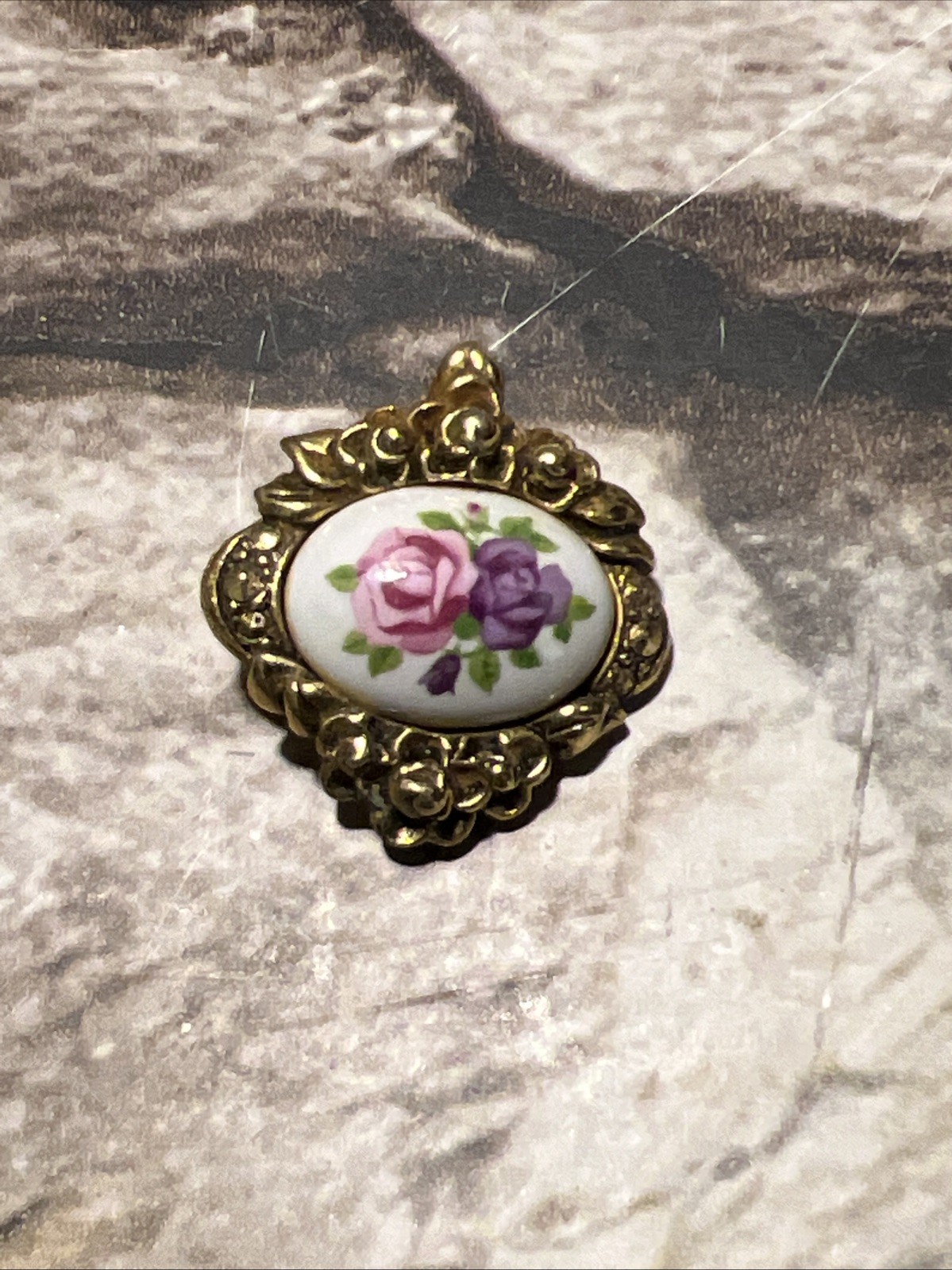 Vintage Avon Victorian Style Ceramic & Metal Rose Pendant Chain Not Included