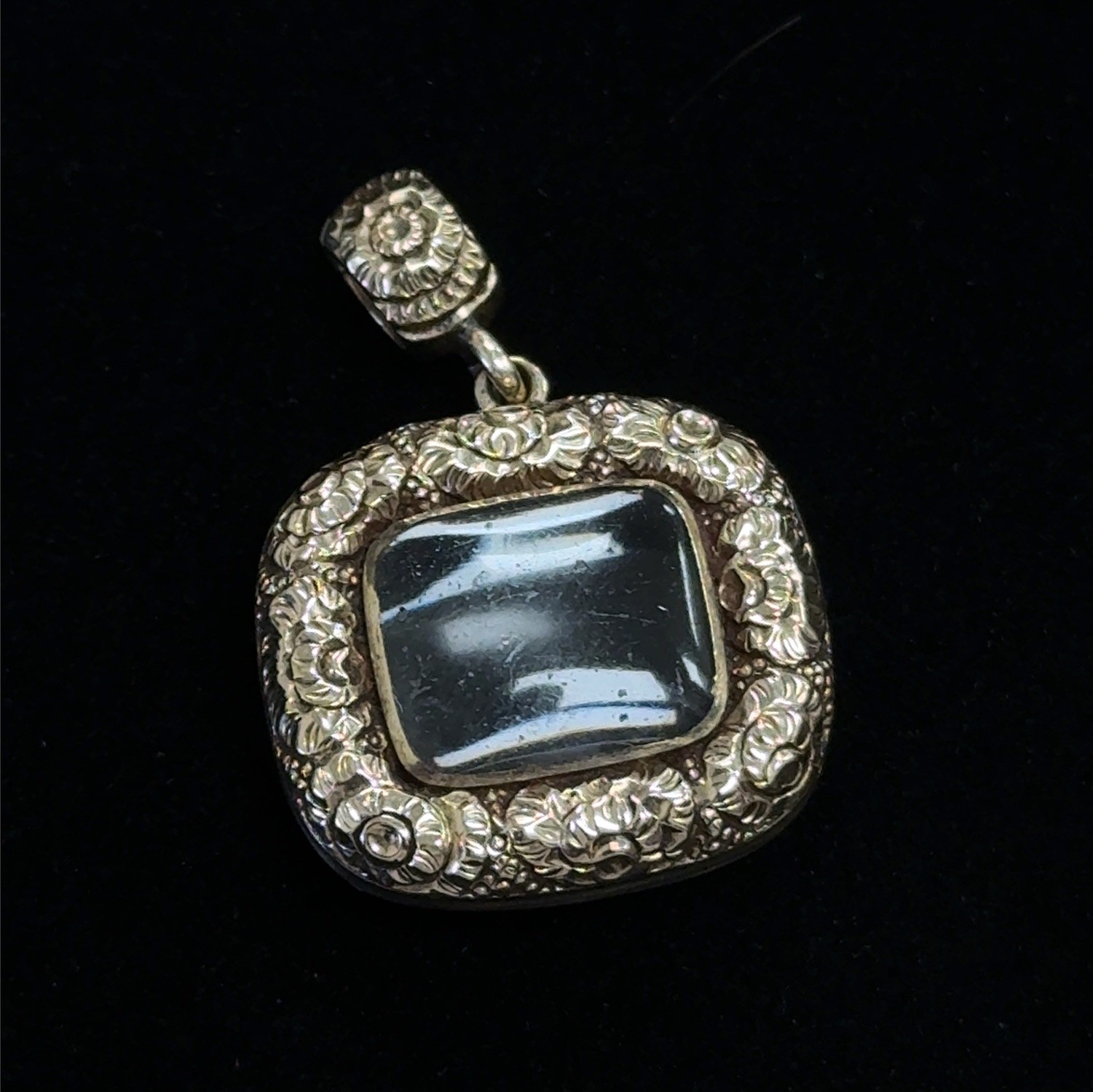 Victorian 8k-12k Gold Dbl. Sided Looking Glass/Mourning Locket Gold Filled Bail