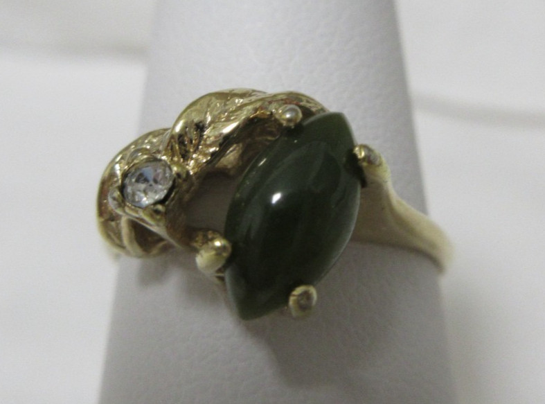 Vintage 18k HGE Jade and Cubic Zirconia Ring Size 6 3/4