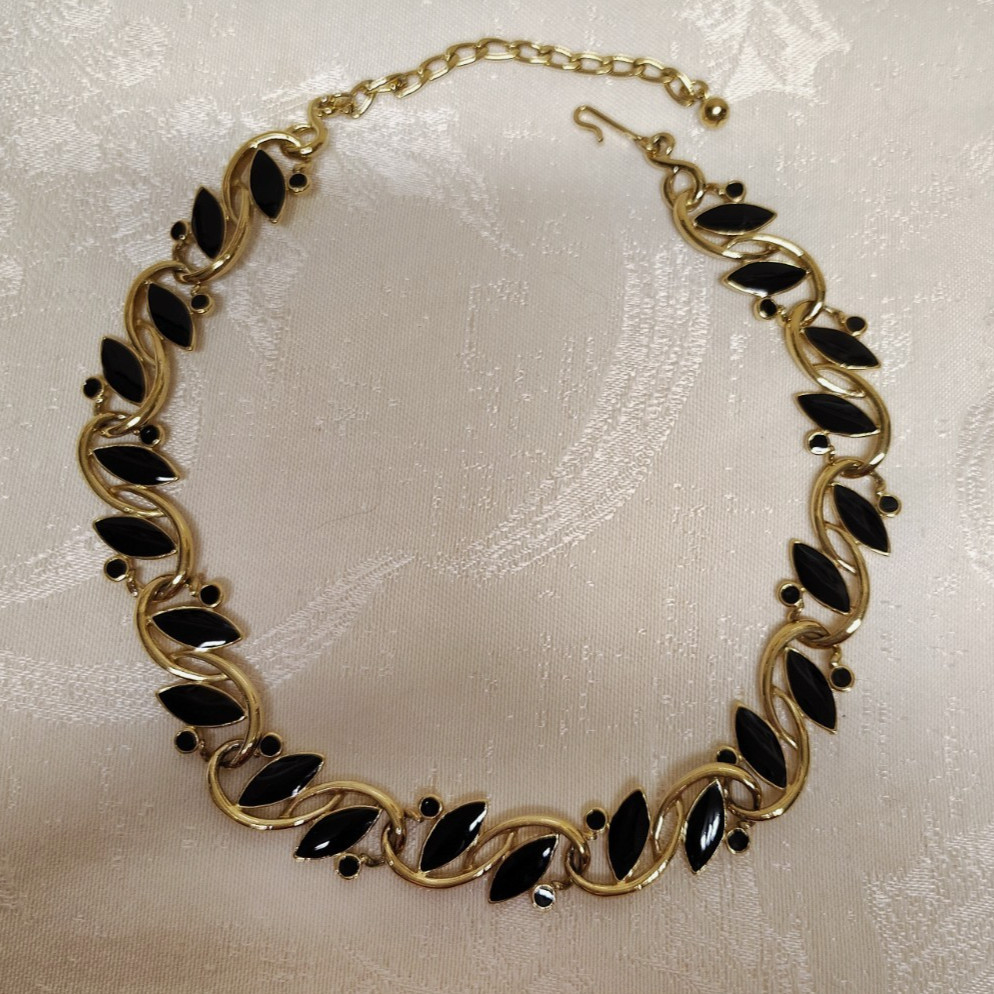 Vintage 1980’s TRIFARI black enamel gold tone metal 18 1/2 inch collar necklace