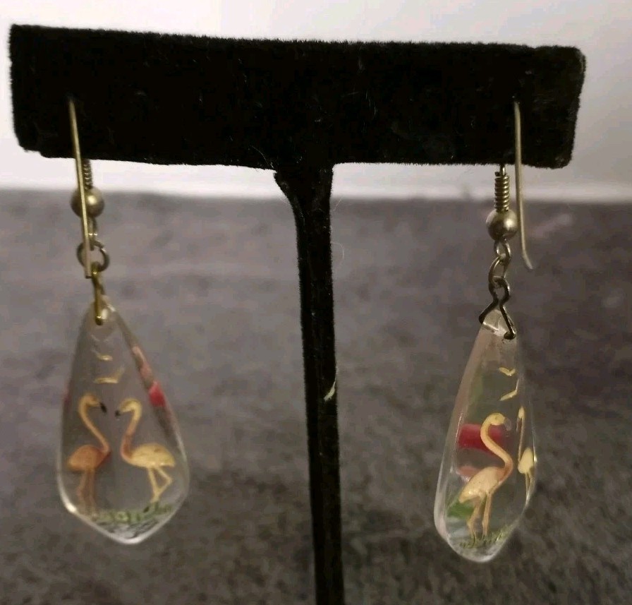 VTG ACRYLIC FLAMINGO PIERCE EARRINGS 1 1/2″ LONG X 3/4″ WIDE