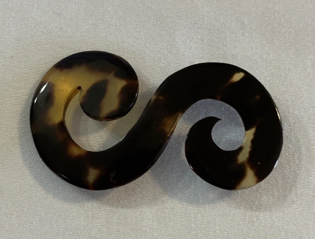 Vintage 1930s 1950s Celluloid Plastic Faux Tortoise She’ll Initial S Brooch Art