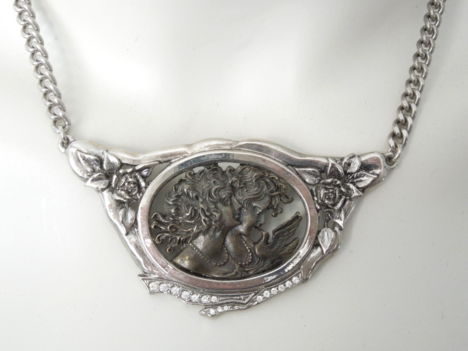 Art Nouveau Necklace Relief Medallion 37.9 G/Length 40.5-45 Cm