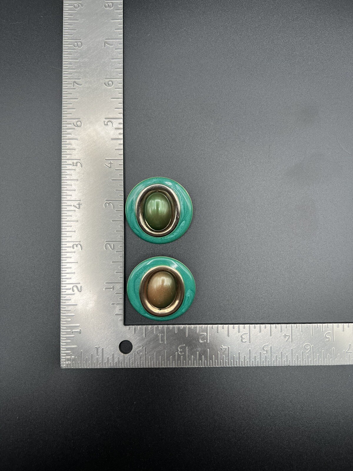 Lot of 1 Vintage Retro 80s Metal Clip Pierce Earring Pair, Gold Teal Blue Light