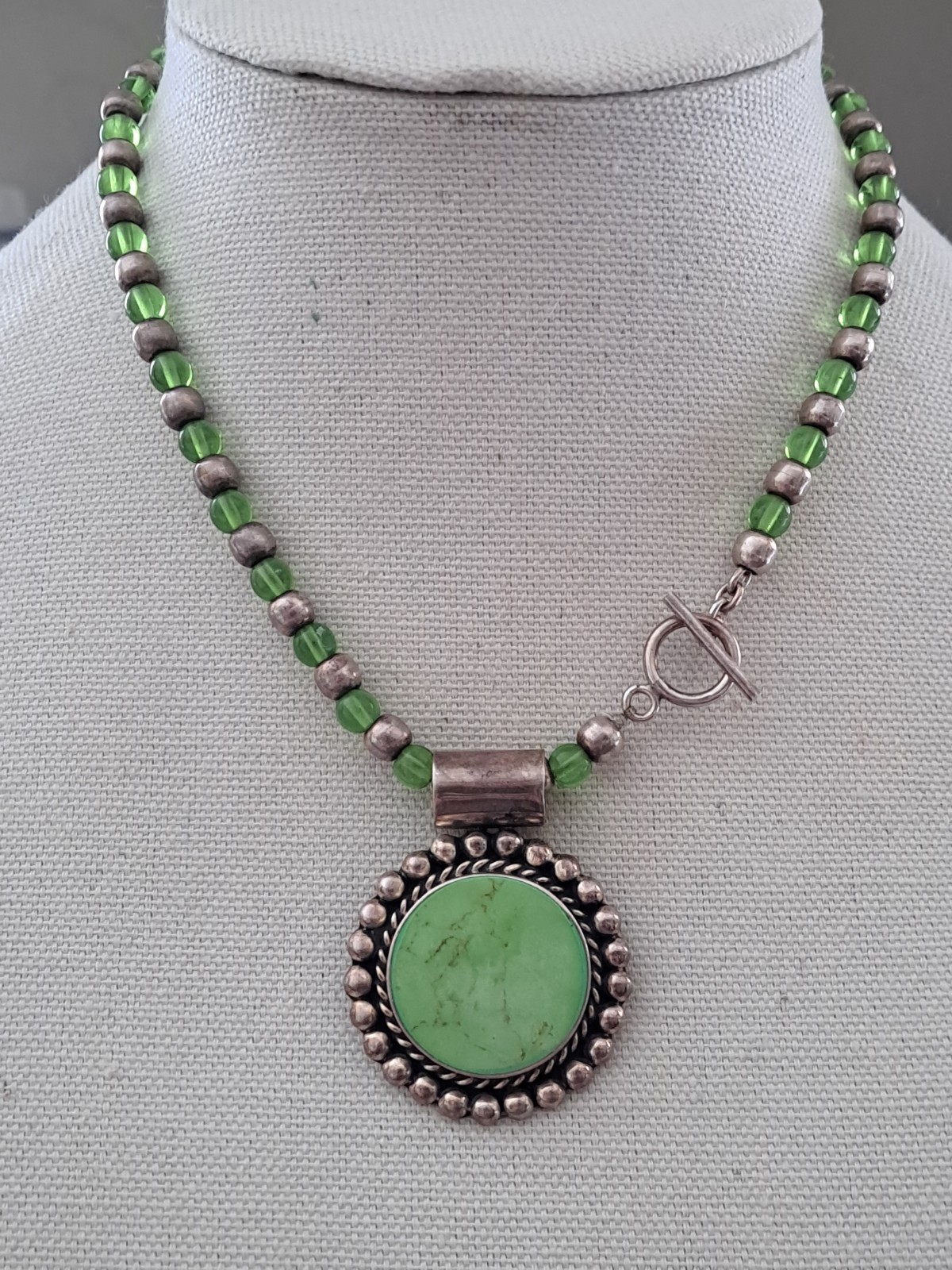 Vintage Mexico 925 Sterling Necklace Green Stone Pendant Glass Beads 16″ Toggle