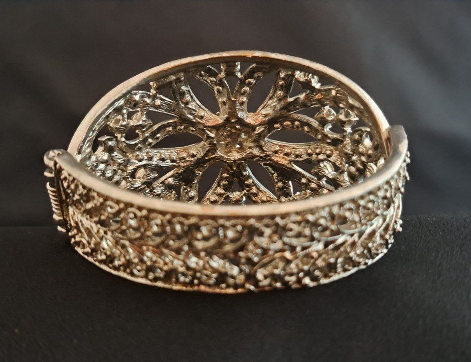 Chunky Open Work Clear Rhinestone Silver Tone Ornate Hinged Bangle Bracelet
