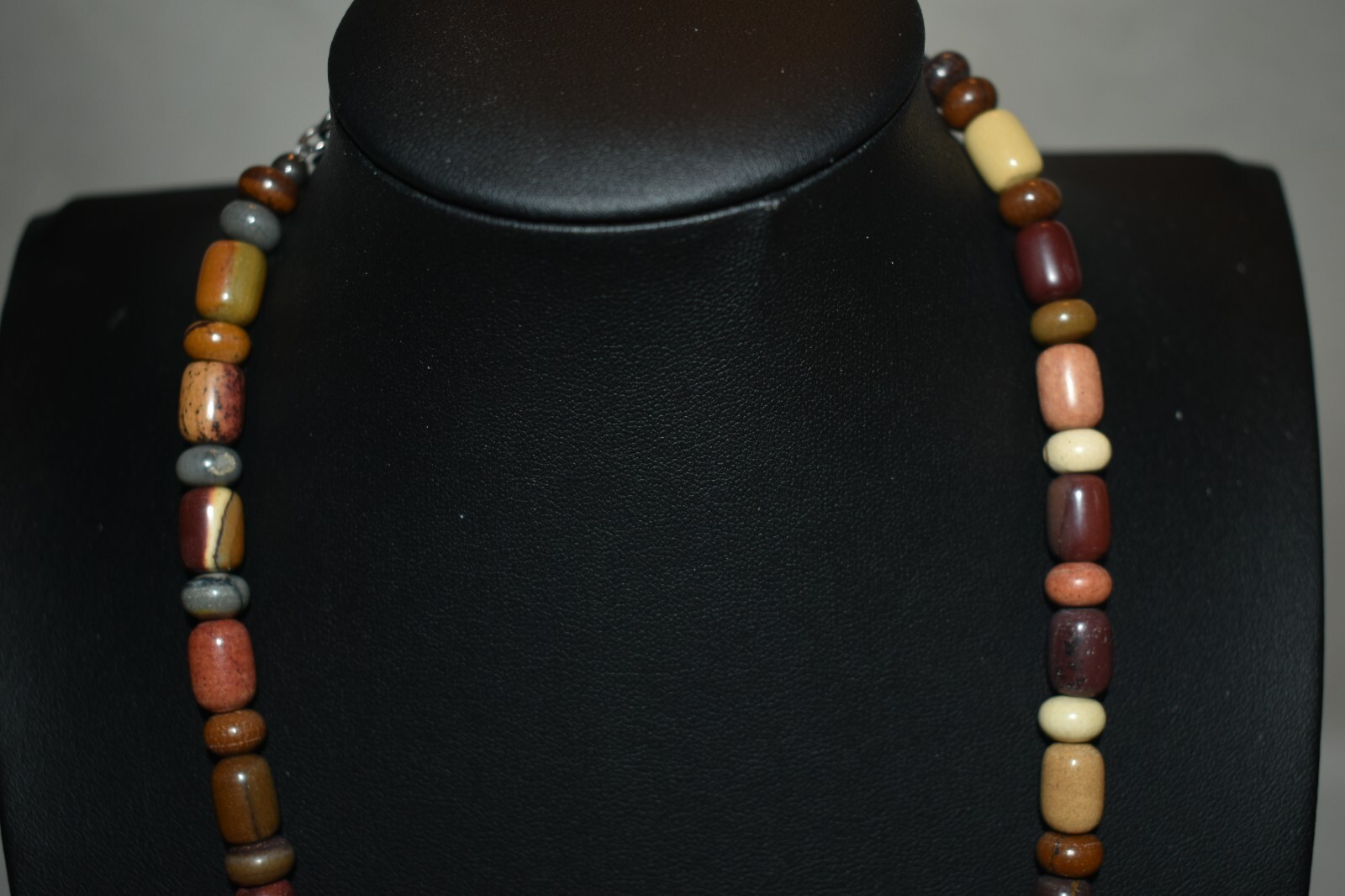 VINTAGE NATURAL STONE NECKLACE 21″ EARTHTONES