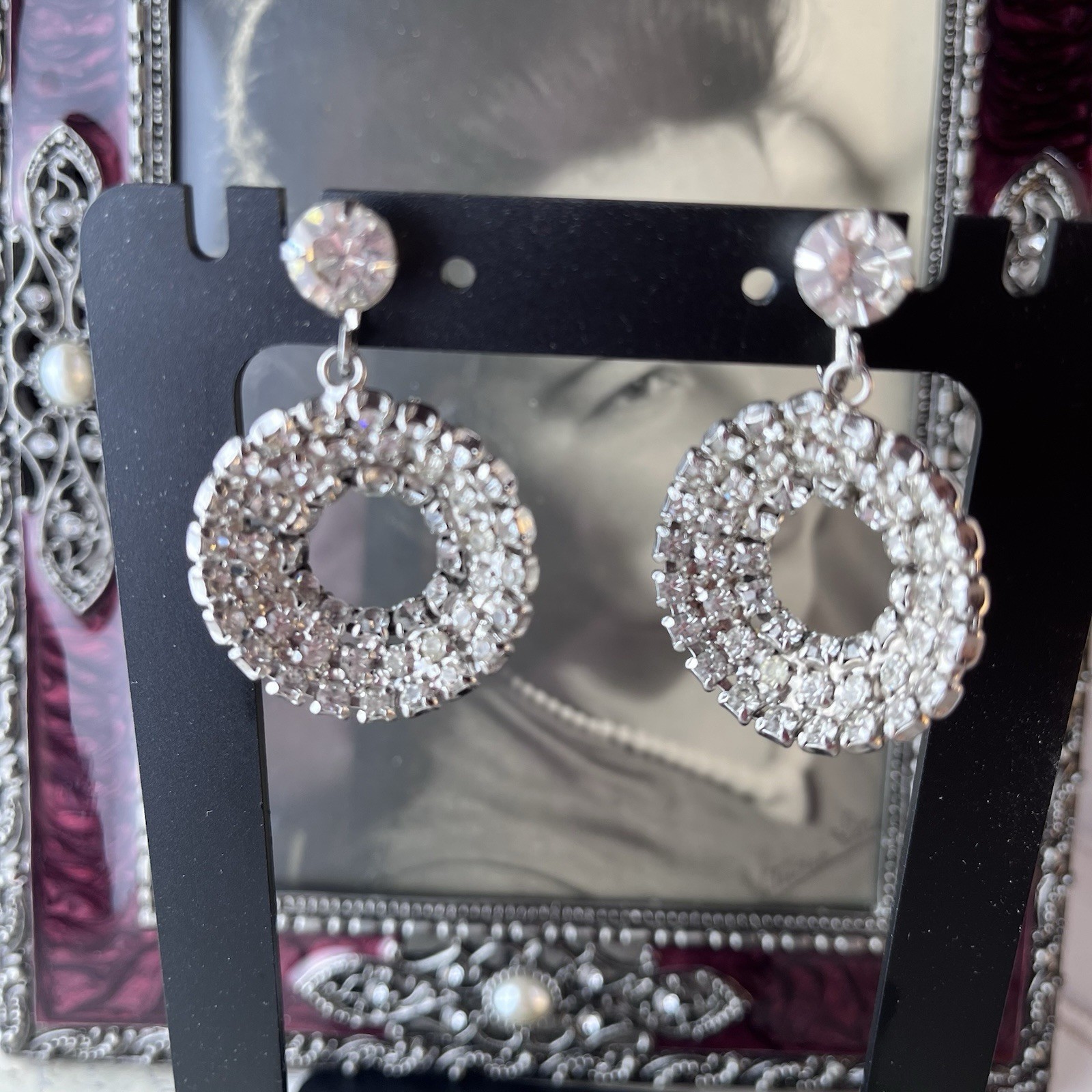 Vtg 1950s Rhinestone Circle Hoop Earrings – 1.75” Drop – Screw Back – Statement