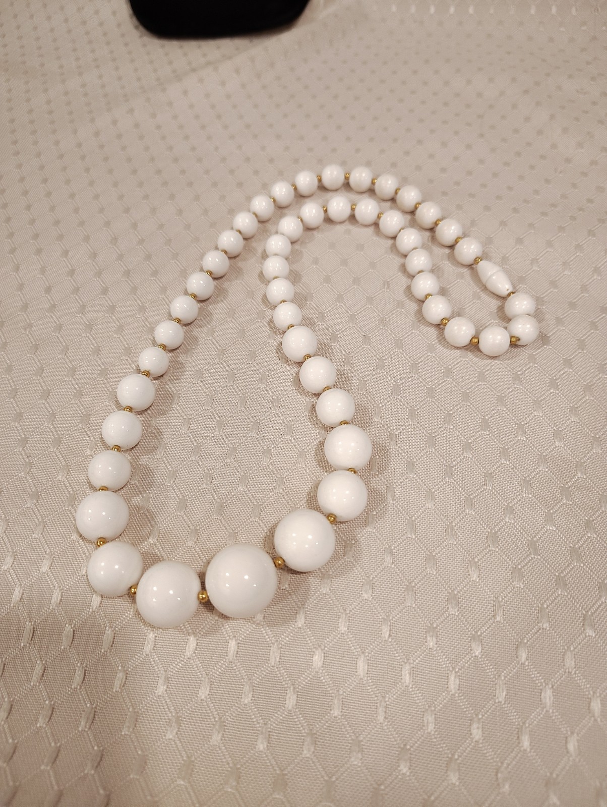 VTG White Graduated Lucite Beads With Gold Tone Spacers Necklace 24″ Long