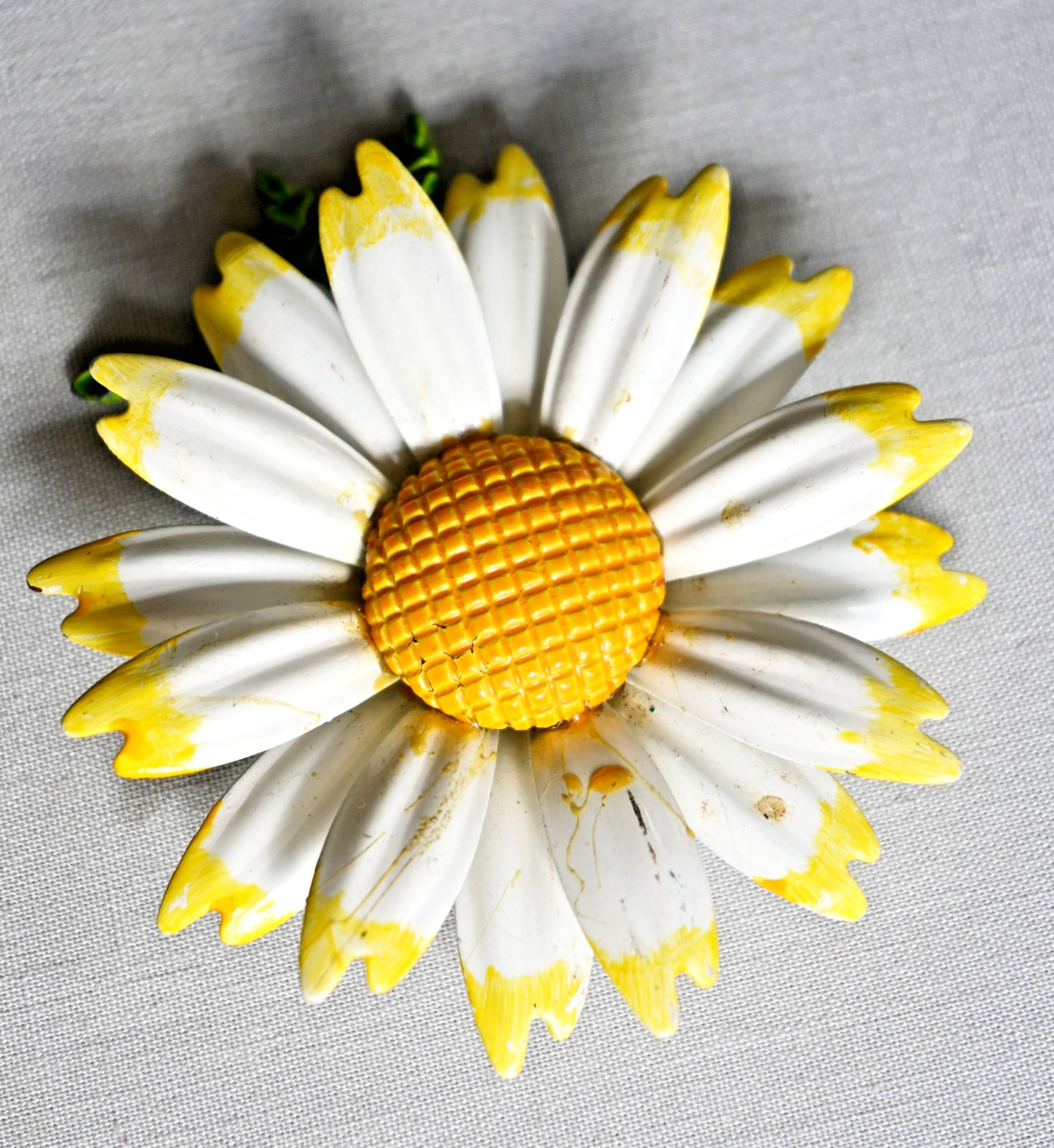 Retro Vintage White and Yellow Enamel Daisy Flower Floral Brooch Pin