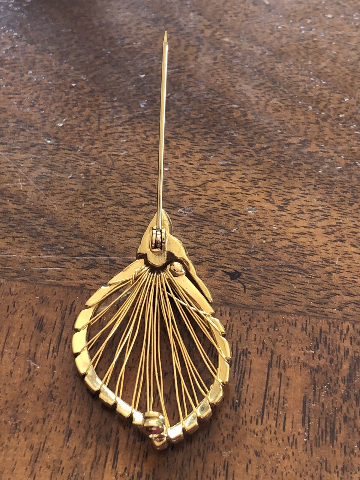 Vintage Brooch Gold Tone Wire Sea Shell Pin Figural Beach Fashion Conch Gift