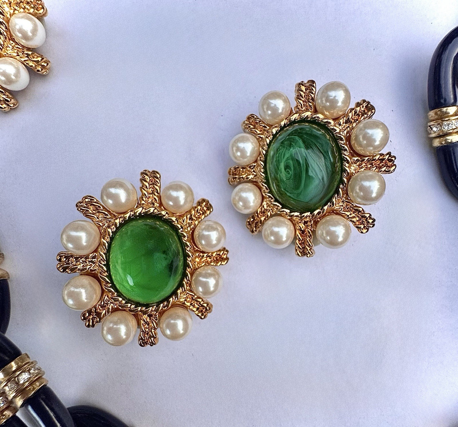 Vintage NOS Ciner Emerald Gripoix Glass Cabochon & Japanese Pearl Clip Earrings!