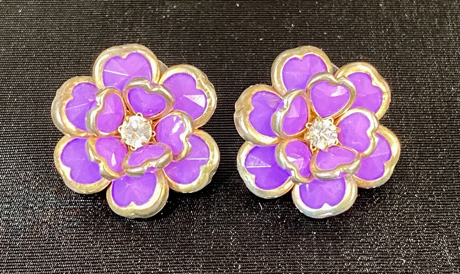Vintage 1950’s-60’s purple facet gold-edge stone rhinestone FLOWER post earrings