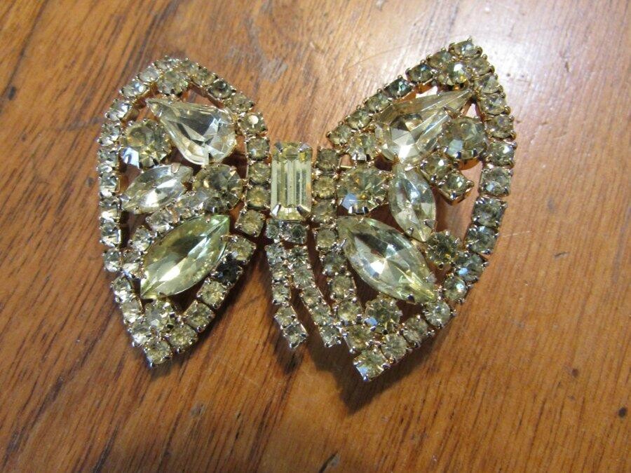 Vintage pale yellow rhinestone asymetrical butterfly ooch marked Weiss