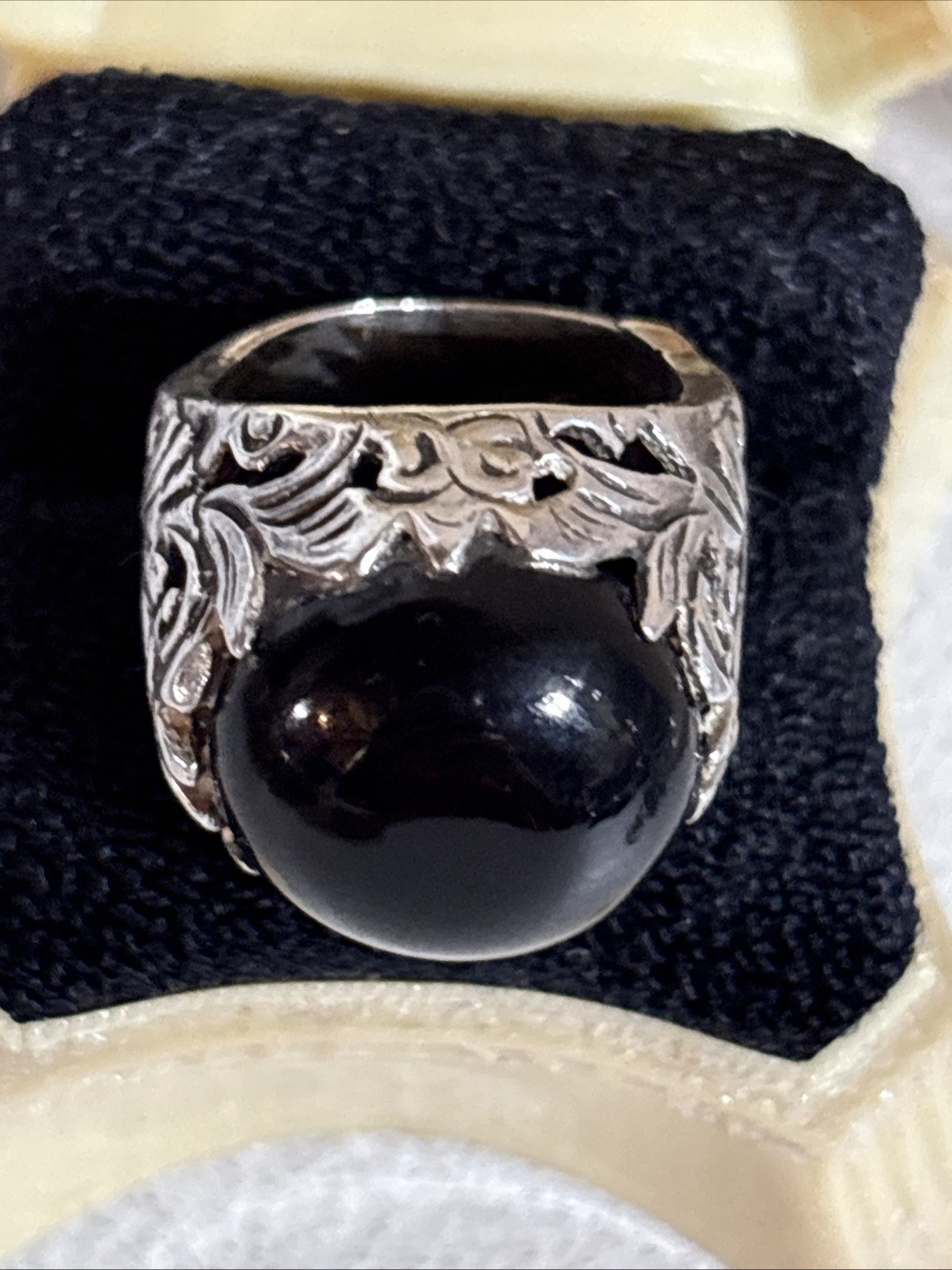 Vintage Silver‑Tone Ring with Black Onyx‑Style Cabochon Scrollwork Design