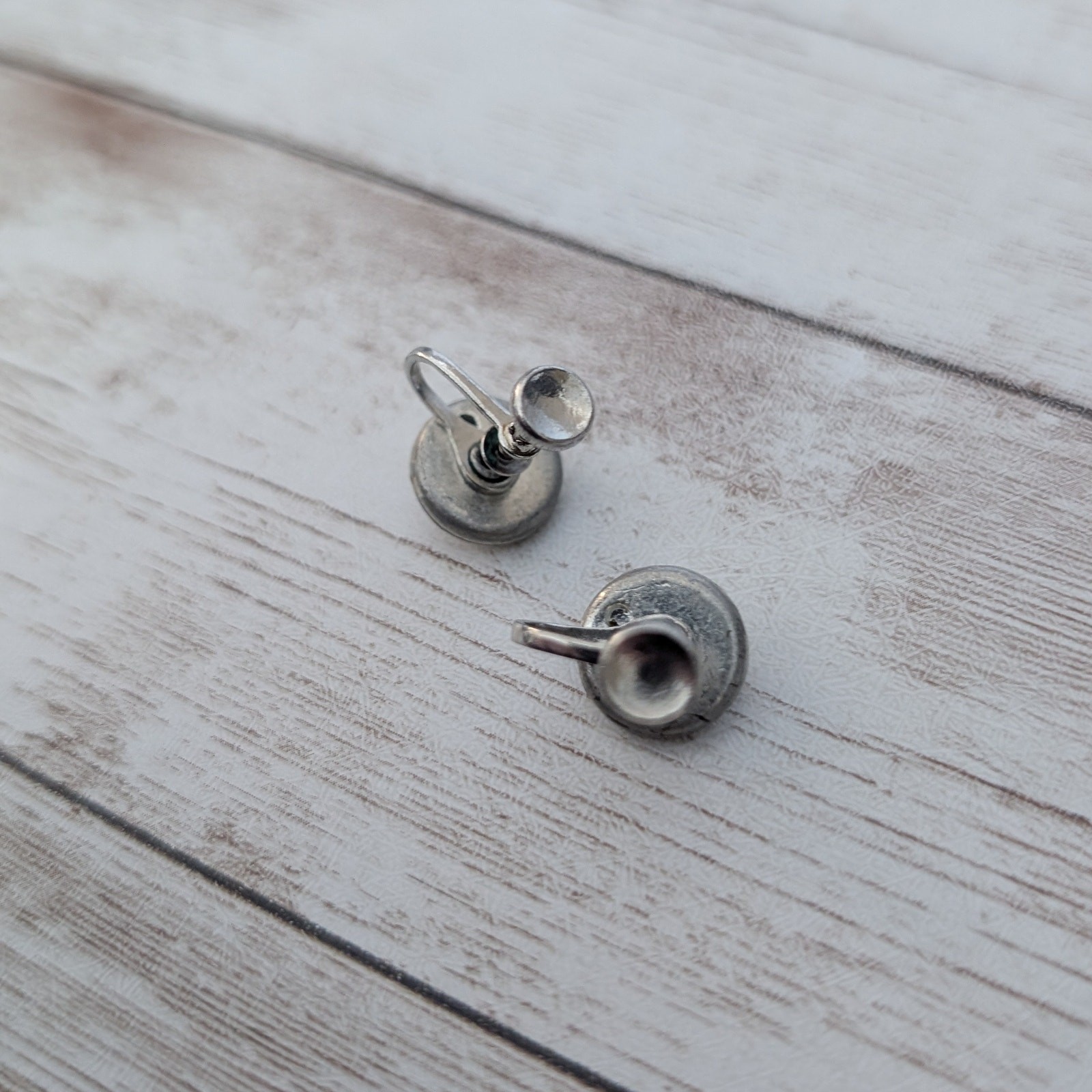 Vintage Screw Back Earrings 3/8″ Clear Gems – Metal is Tarnished