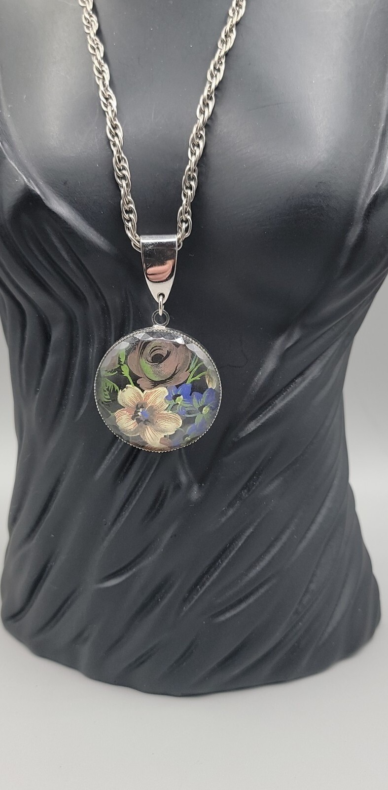 Vintage 1950s Handpainted Floral Pendant Necklace 24″ Silver Tone Chain