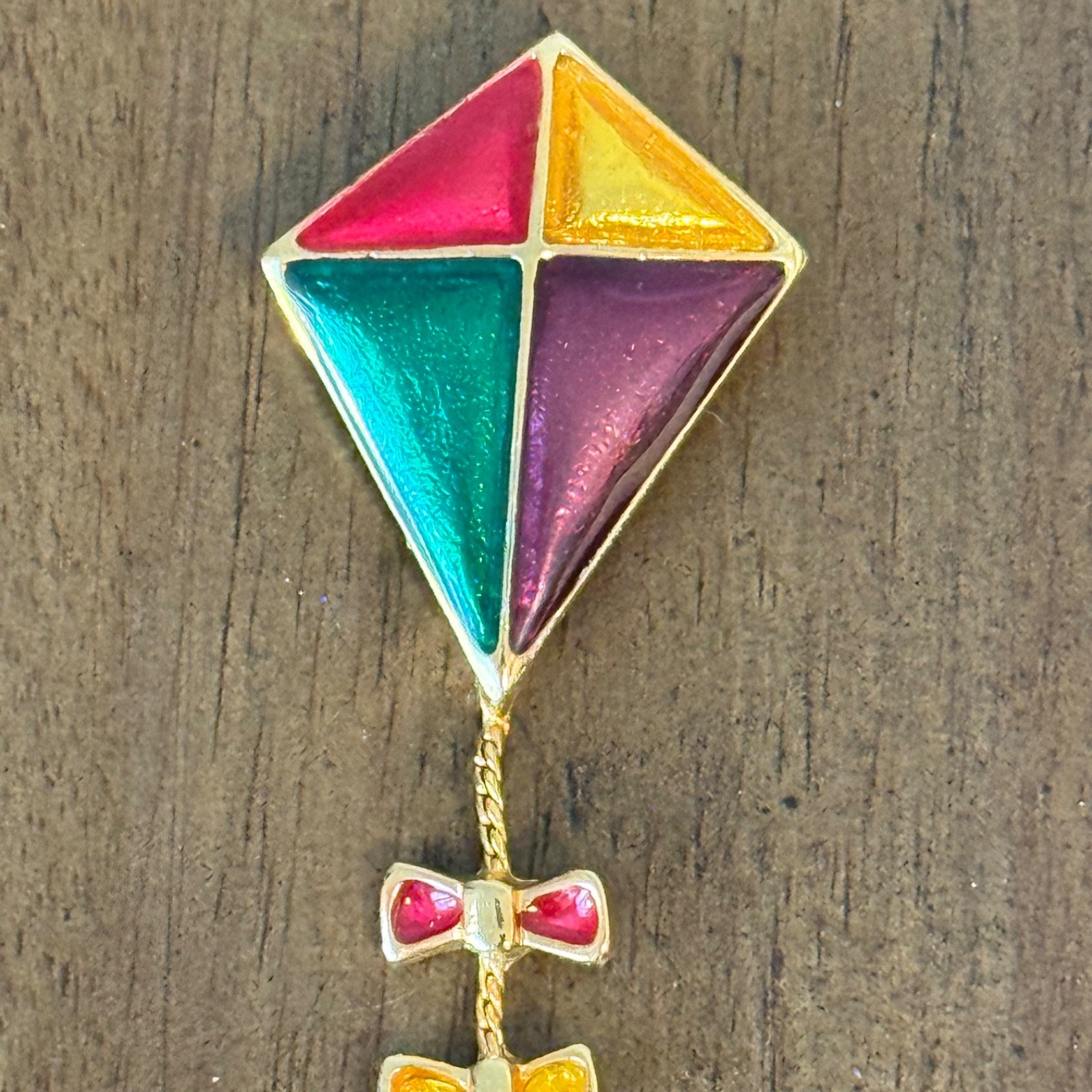 Vintage Red Green Yellow Enamel With Bow Tail Gold Tone Kite Pin Brooch E165 Fun