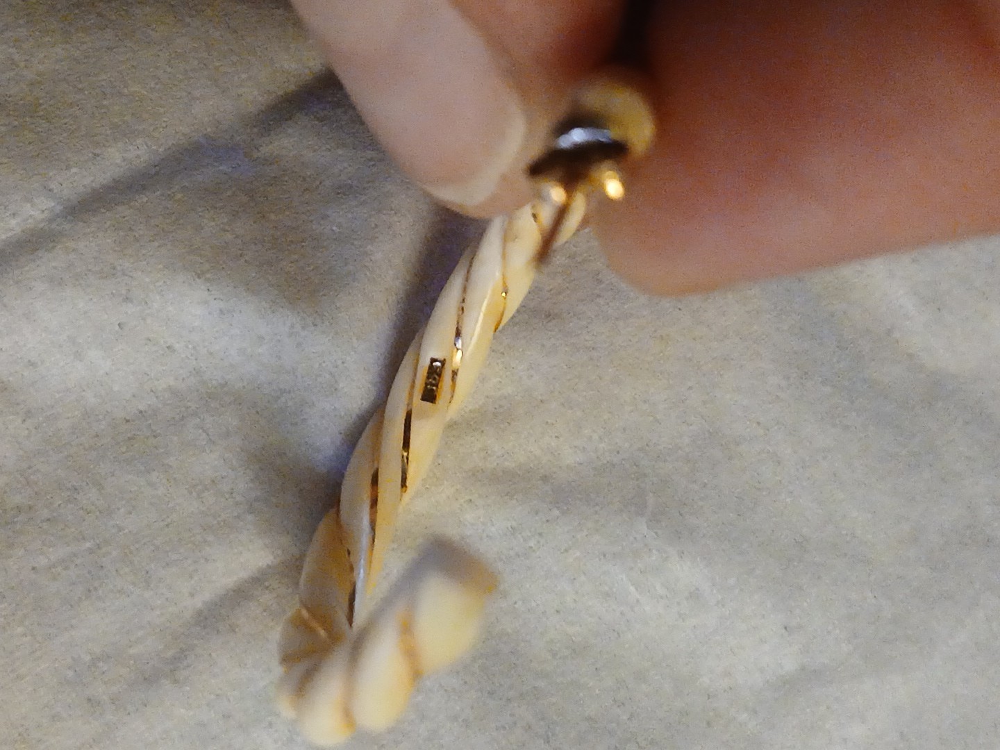 14K Gold Post & Stripe Carved Bakelite Twisted Rope Vintage Earrings