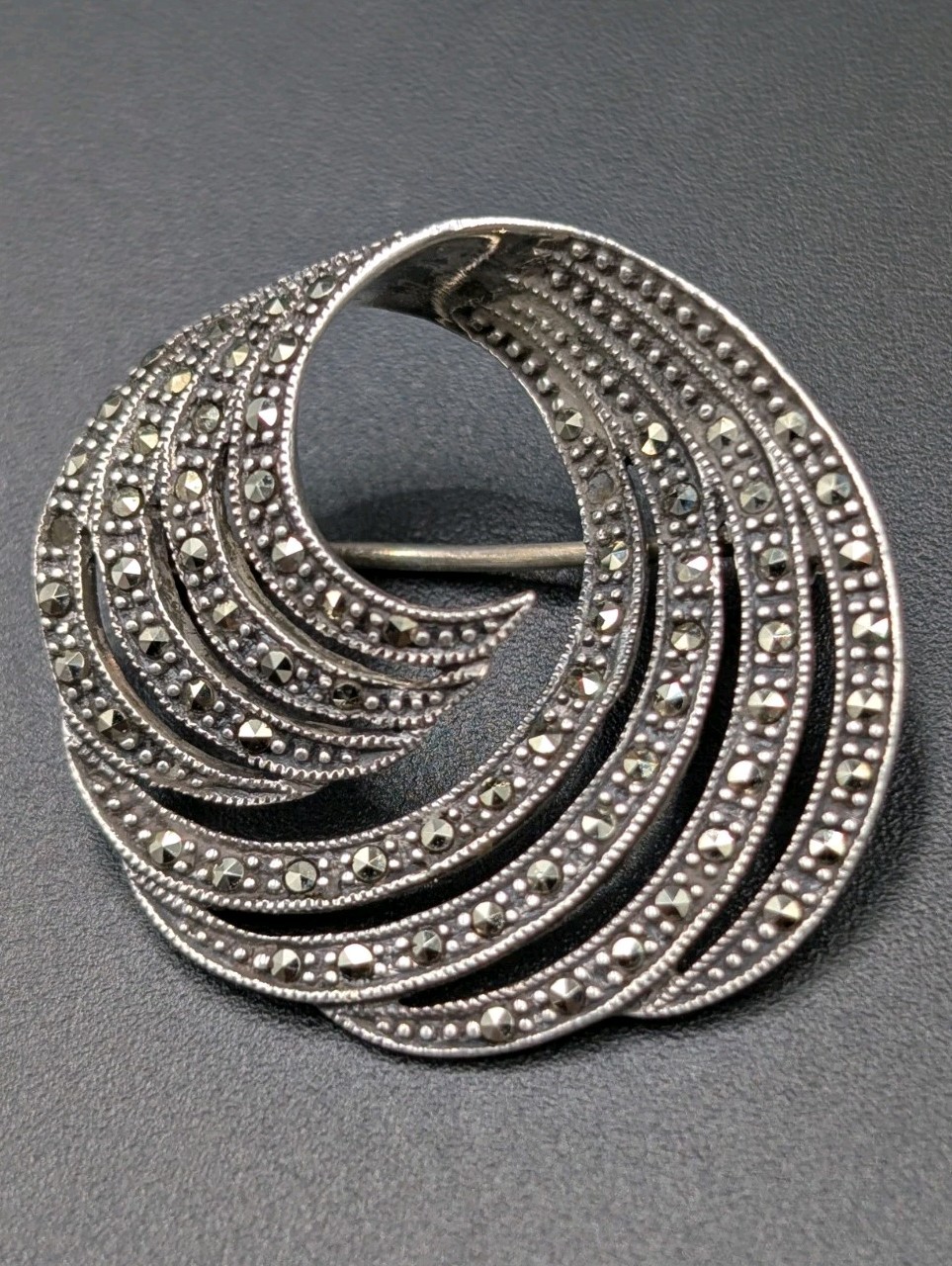 READ!! By A Vtg Sterling Silver Marcasite Wave Swirl Circle 925 Pin Brooch 1.16″