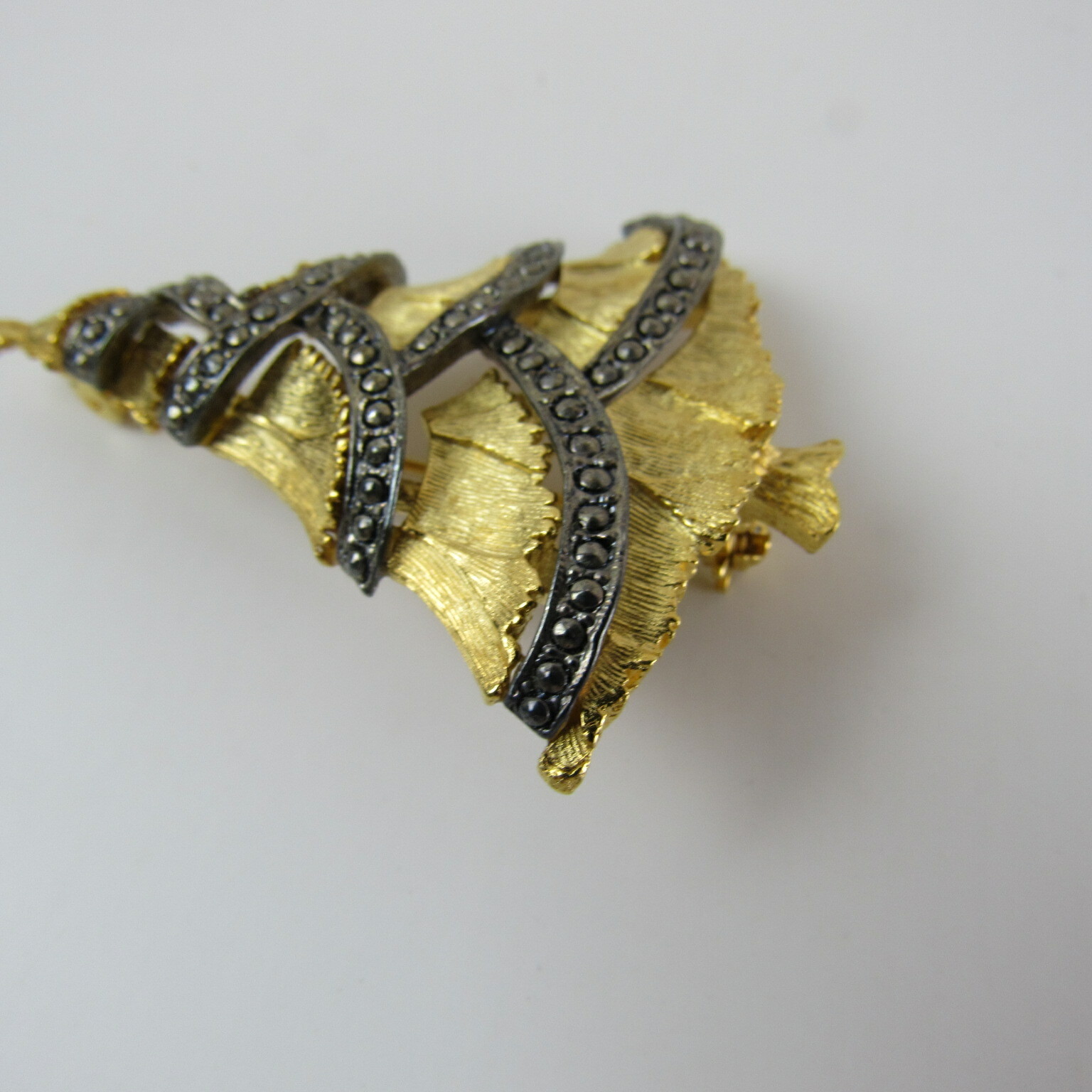 Vintage Christmas Tree Brooch Unsigned Beauty Collectible Jewelry Gift Keepsake