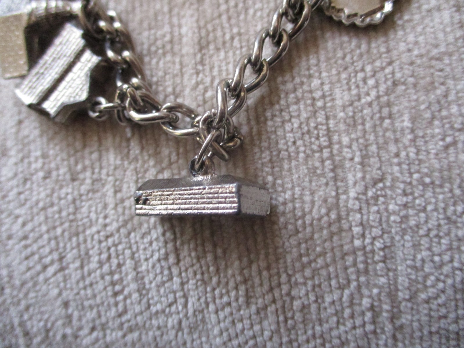 Vintage Silvertone Dangle Bracelet Wisconsin Seal and Buildings