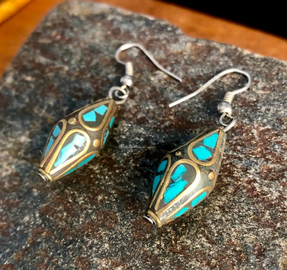 Brass & Turquoise Chip INLAY HOOK EARRINGS ~ 5 Sided 1 5/8″ long VTG 1980s