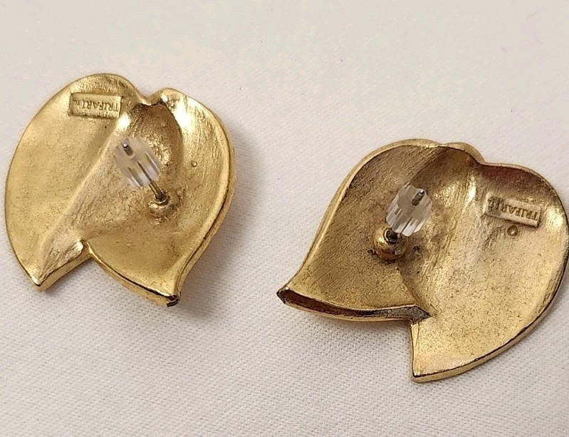 Vintage TRIFARI Gold Tone Jewelry Set Leaf Link Necklace with Earrings