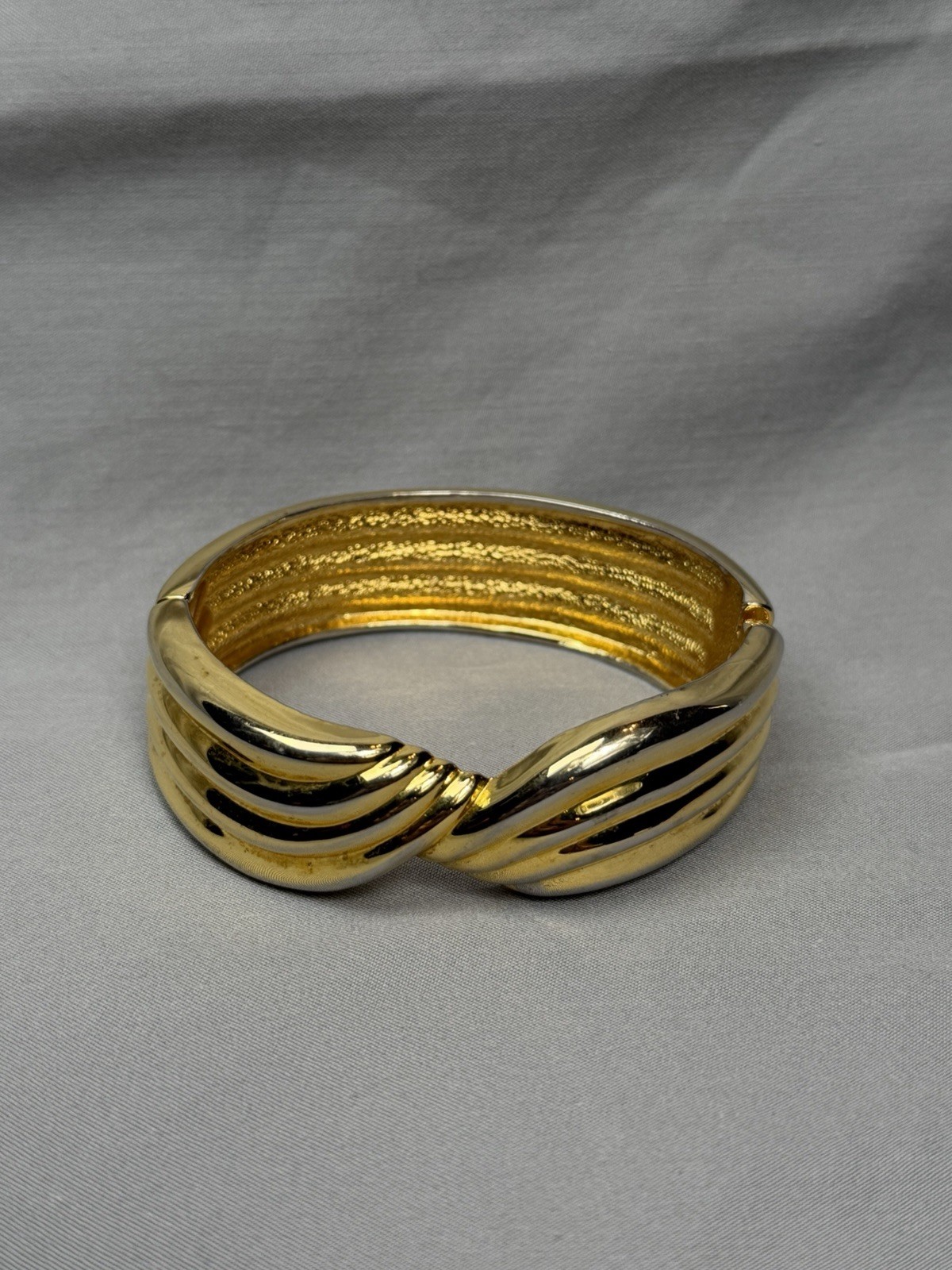 1980s Gold Tone Bangle Bracelet Ribbed Twist Spring Hinge Open Close