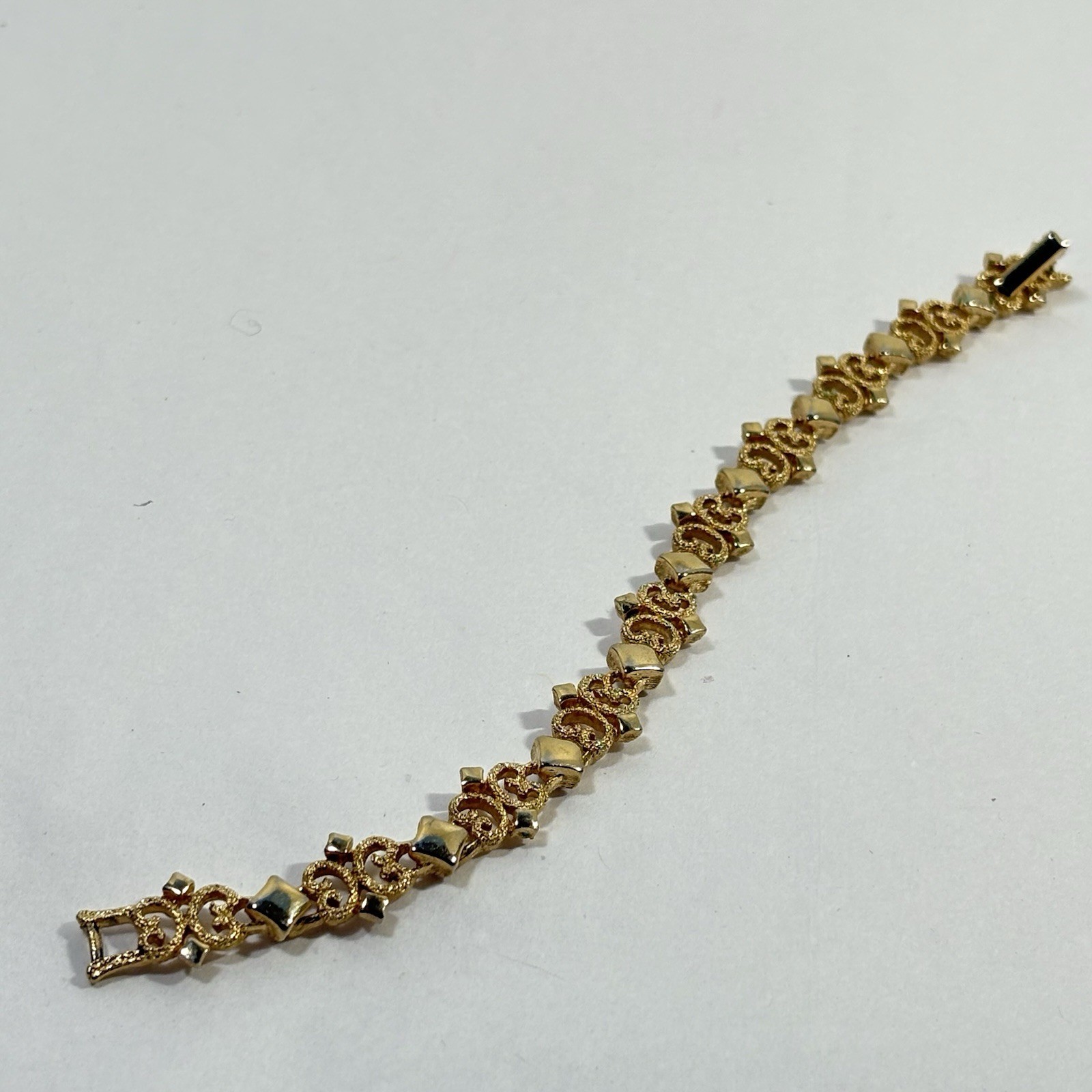 VTG AVON Precious Pretenders Filigree Bracelet Gold Plated 7.25″