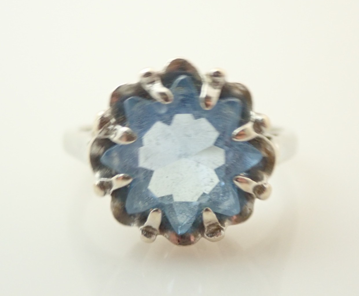 10k Solid White Gold Fancy Cut Star Starburst Blue Topaz Estate Band Ring 5.25