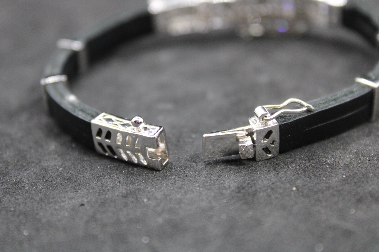VINTAGE CHINA RP HORSESHOE CRYSTAL RHINESTONE LEATHER BRACELET 7 1/2″