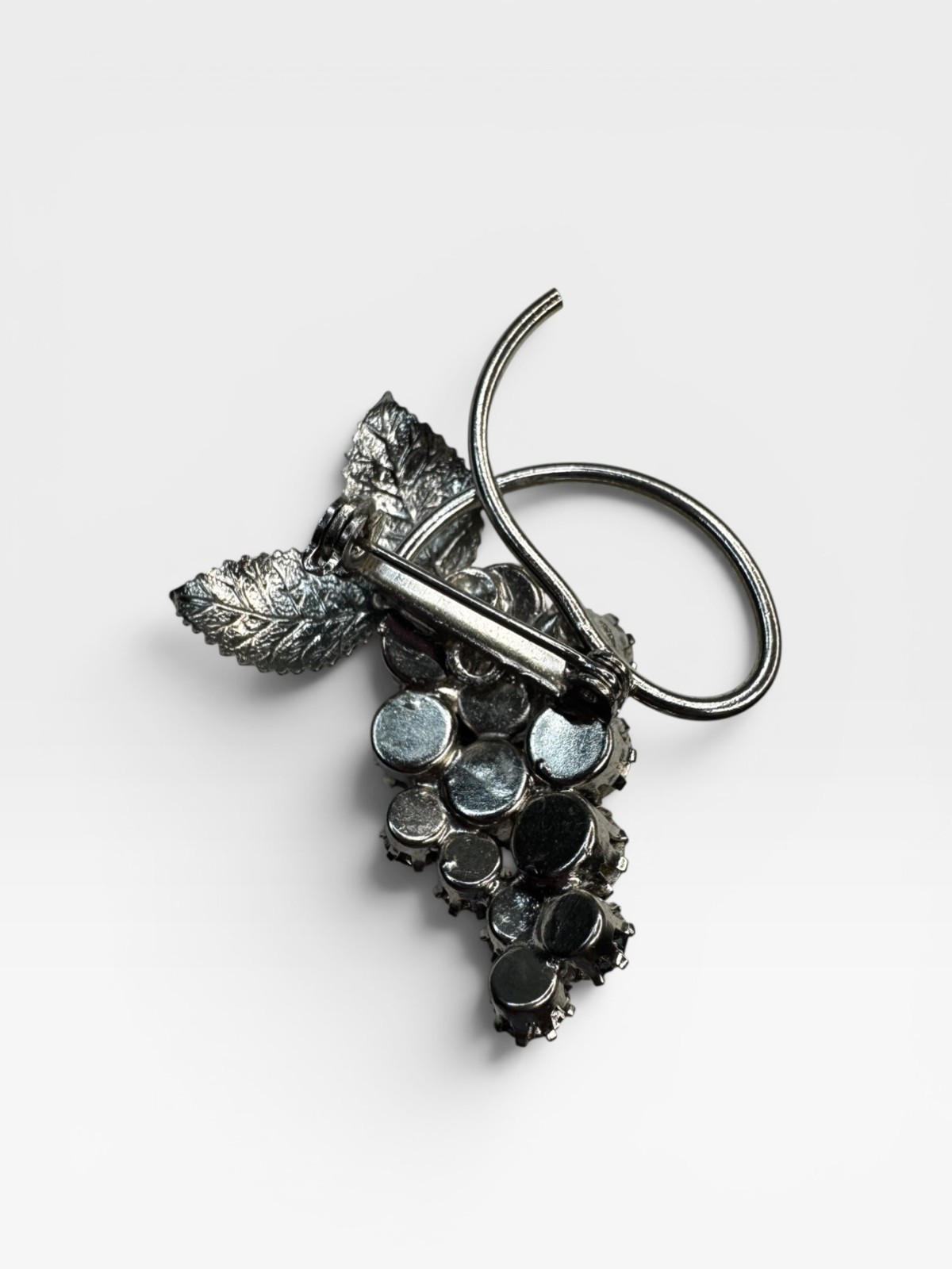 Blue Crystal Grape Cluster Brooch Silver Tone Fruit Pin Vintage 1960s