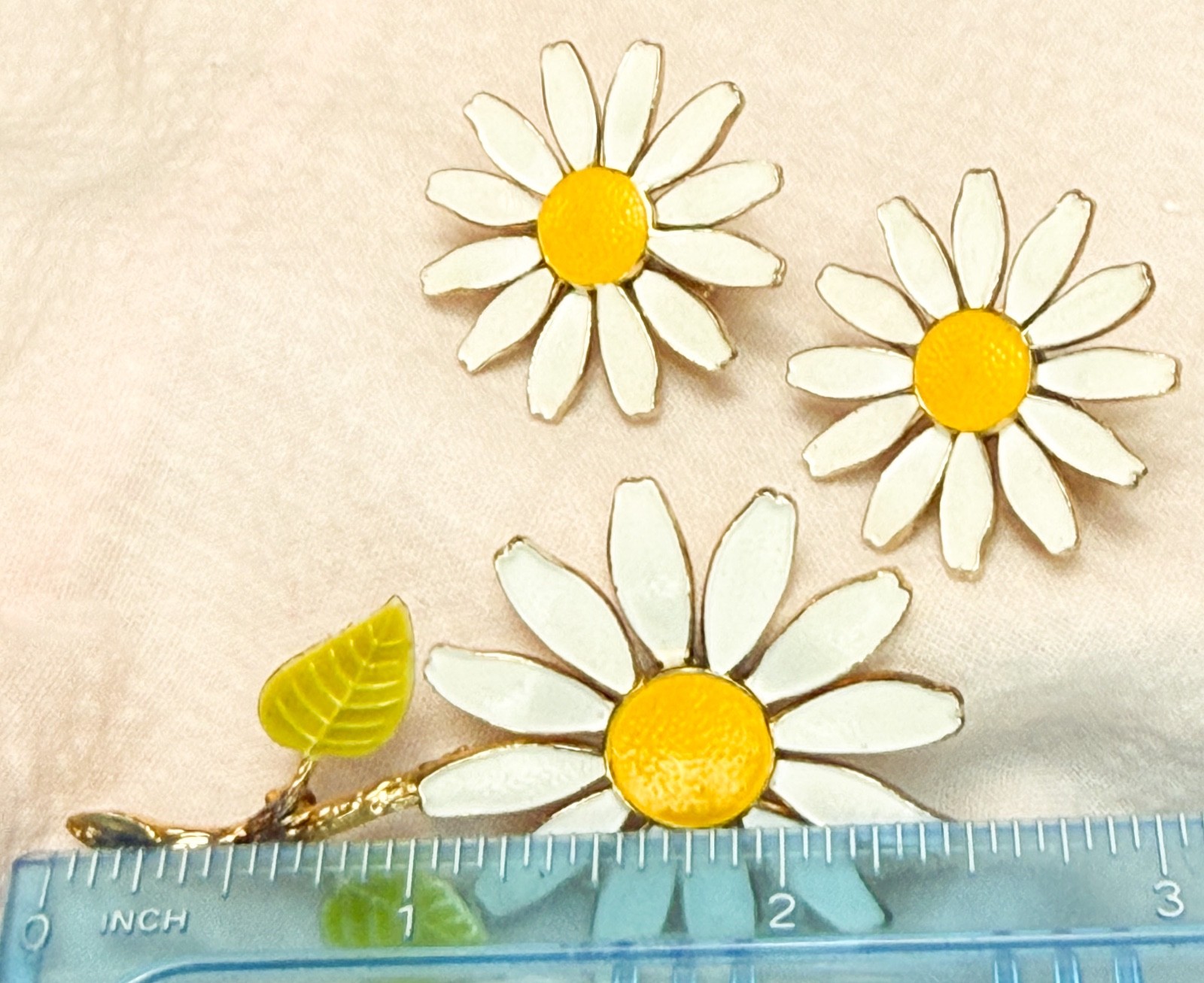Vintage Accessocraft Gold Tone DAISY Brooch and Adjustable Clip-On Earrings Set