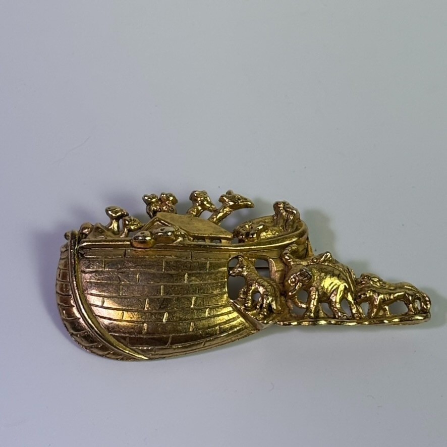 Brooch Gold Tone Noahs Ark Animals Heavy Vintage Piece Intricate Detail