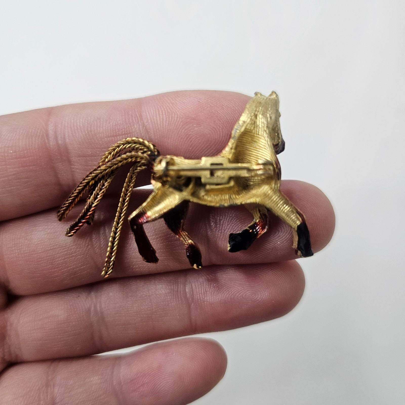 Vintage Running Galloping Horse Brooch Brown Goldtone Metal Unmarked Pin