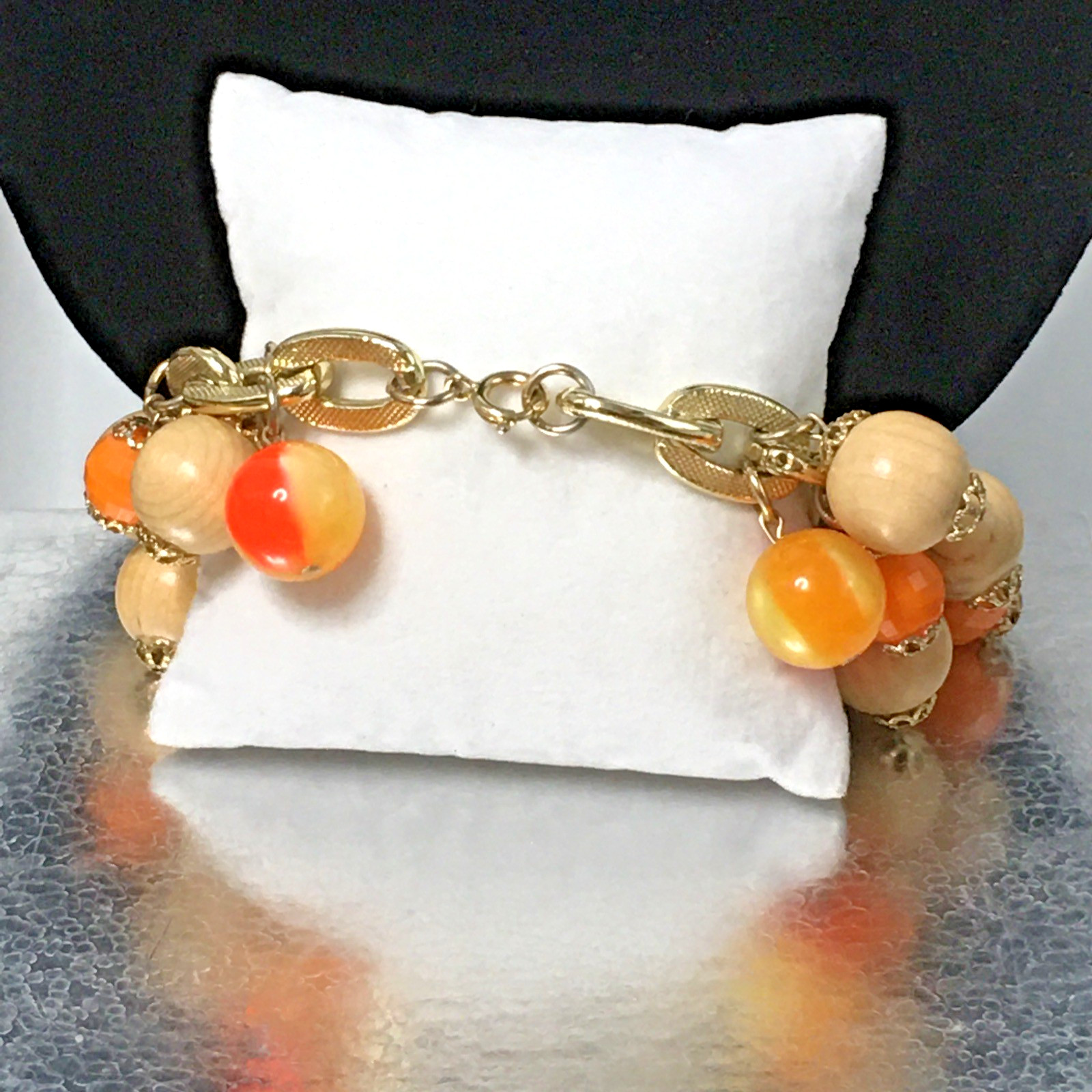 1960s VTG Chunky Multicolor Beaded Cha Cha Bracelet Lucite and Wood 8″