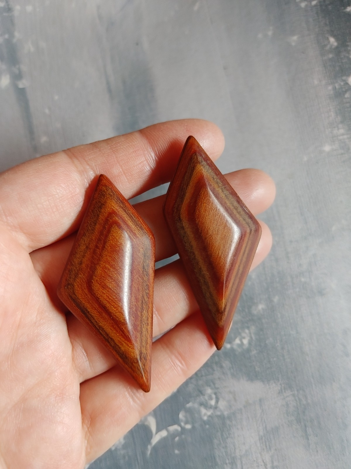 Vintage wood carved abstract post earrings phenolic resin 1950’s mid century MCM