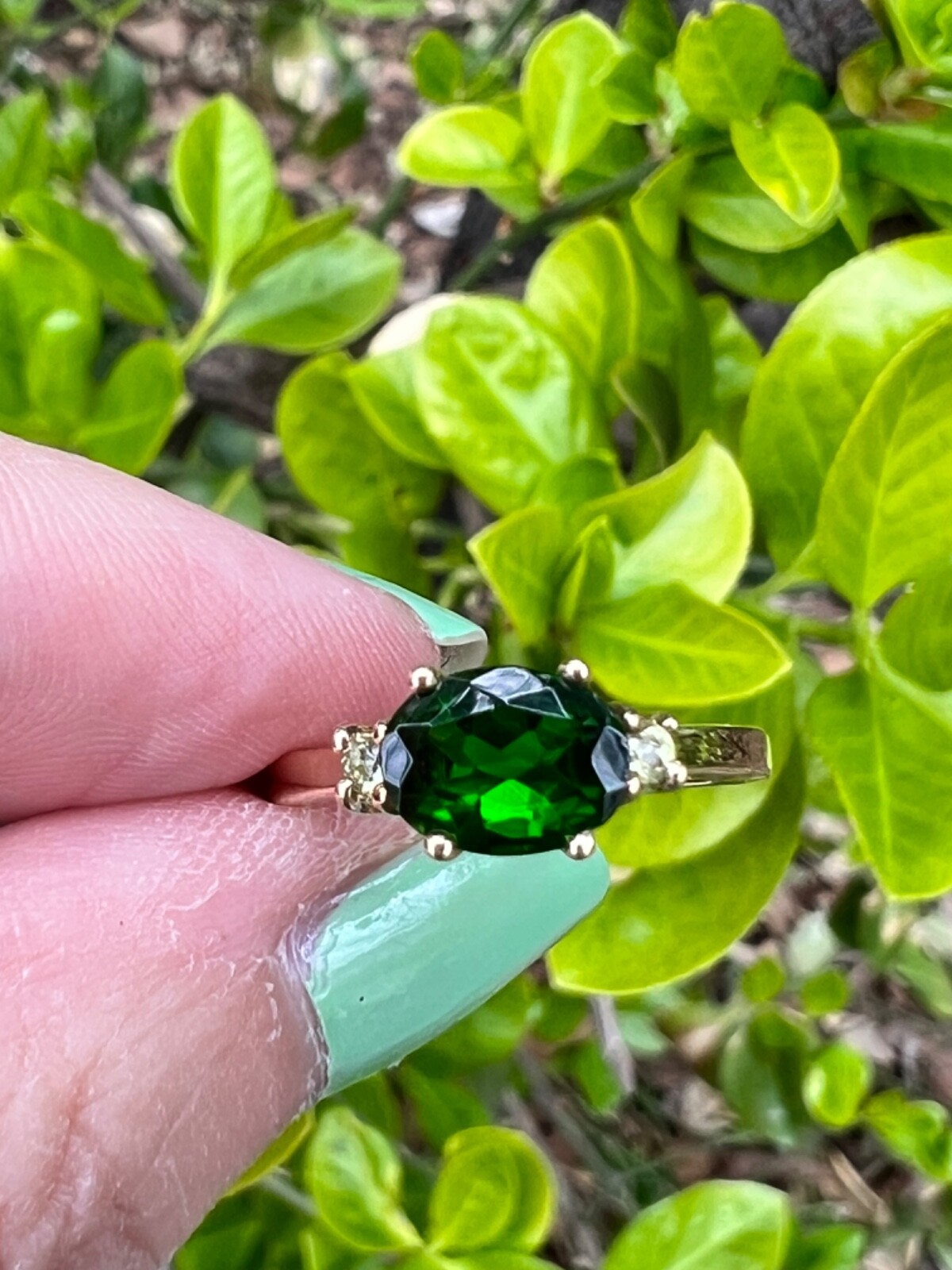 VINTAGE 14K GOLD OVAL EAST WEST SET DESIGN DIOPSIDE VIVID GREEN TOURMALINE RING
