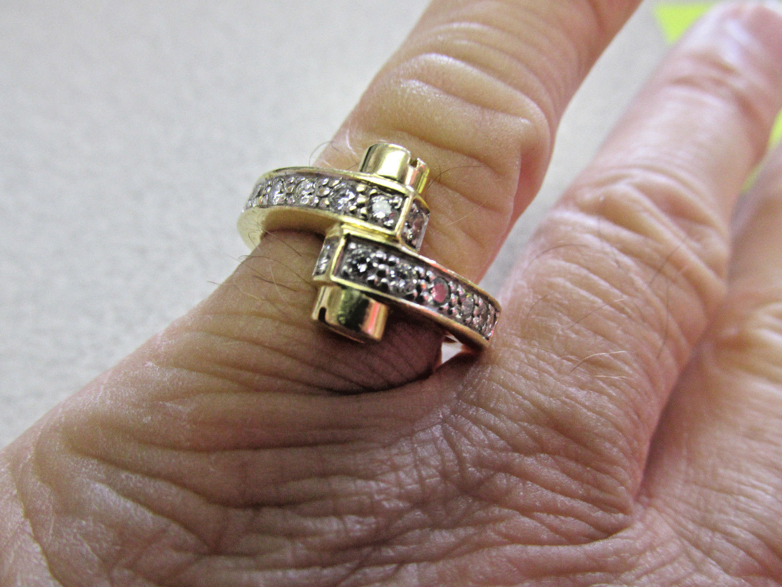 Beautiful 18k Gold 1.00 ctw. VS1-G Modern Diamond Ring size 7.75 Make Offer