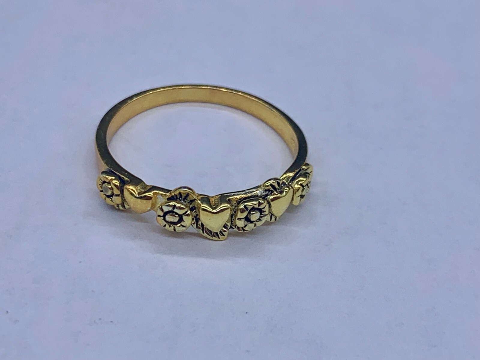 VINTAGE STERLING SILVER GOLD PLATED HEARTS FLOWERS BAND ELEGANT RING SIZE 8