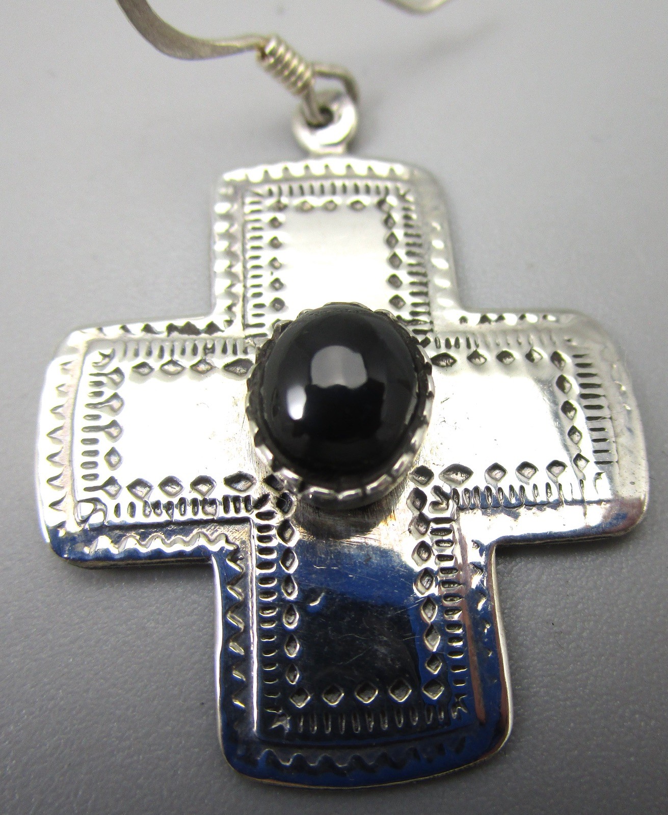 CLASSIC SOUTHWESTERN STYLE STERLING ONYX 1 1/8″ CROSS EARRINGS 5.7 GRAMS